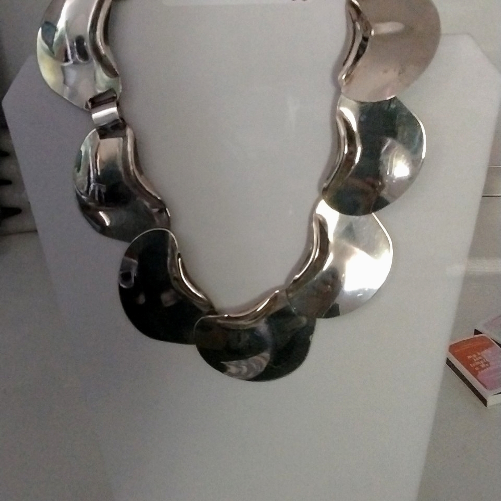 Metal necklace